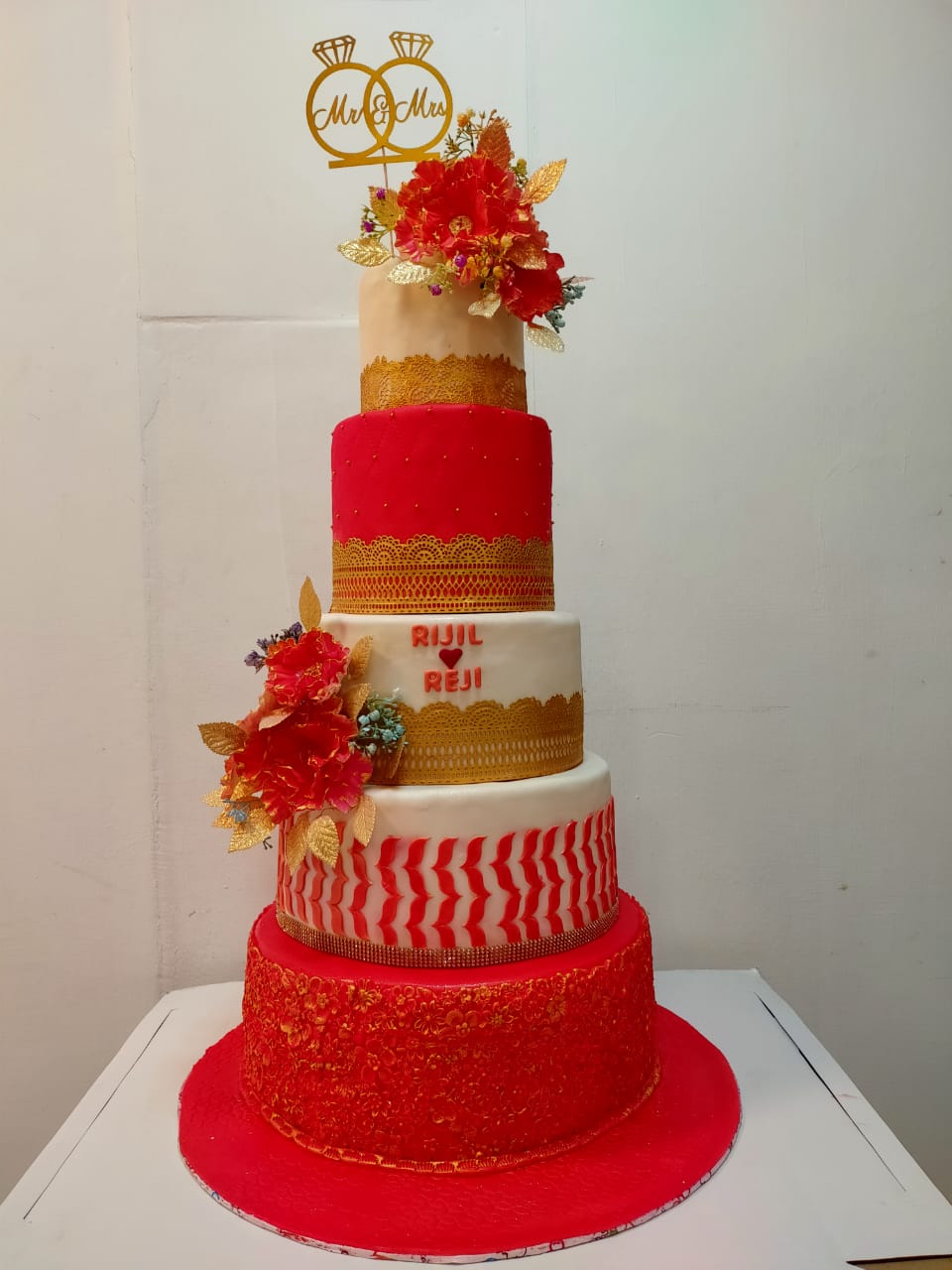 Elegant multi-tiered big wedding cakes with white fondant, intricate lace patterns, and cascading sugar flowers, created by Cake Square Chennai.