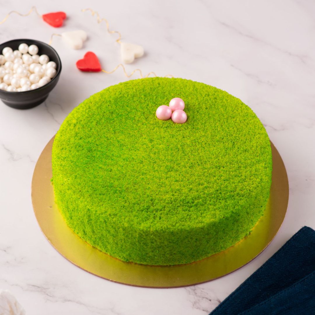 A dusted cheese cake with Pistachio nuts as topping and Green crumbs to give it a dusted appearance is our Dusted Pista Cheese 1 Kg Birthday Cakes. Made by Cake Square team.