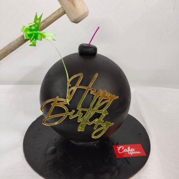 A black chocolate made pinata thast breakable filled with your favourite flavour cake anda beautiful happy birthday topper on its wall. looks like a bomb, but a breaking bomb . This is our Pinata 1 Kg Birthday Bomb Cakes. Made by Cake Square Team