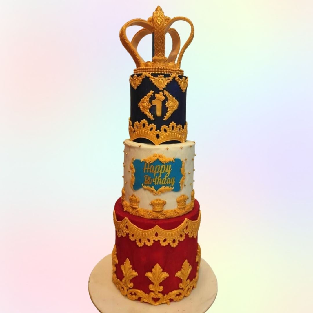 Black and Gold King cake. Fondant Crown. | Black and gold birthday cake,  Cake designs birthday, Fondant crown