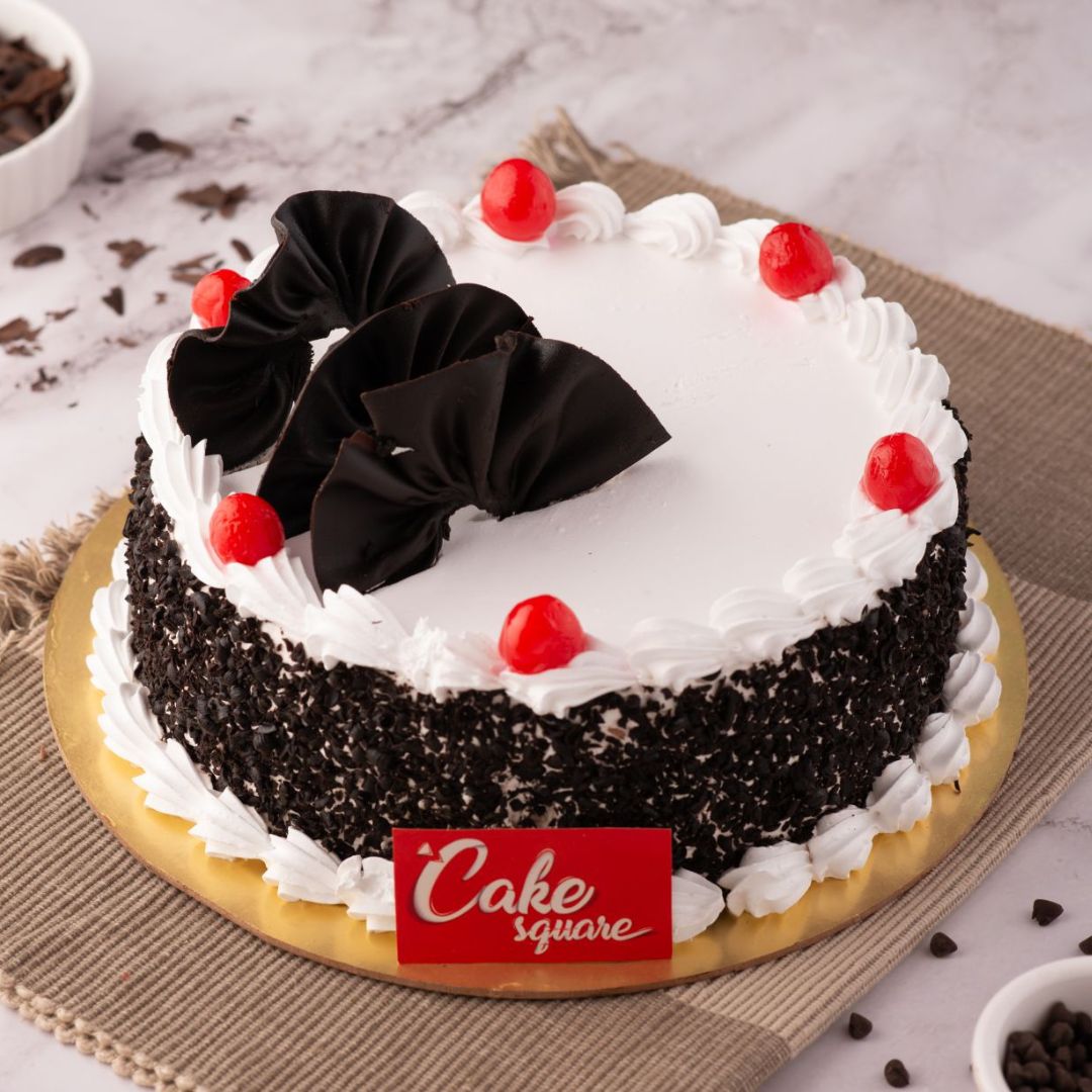 Our Vintage Black Forest 500 gms Birthday Cake is a traditional cake for those that enjoy authentic flavours.