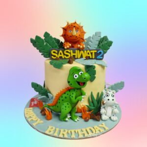 Awesome Dinosaur Themed Birthday Cake 2 kg. Prehistoric-themed birthday cake with 3D dinosaur figures and jungle details