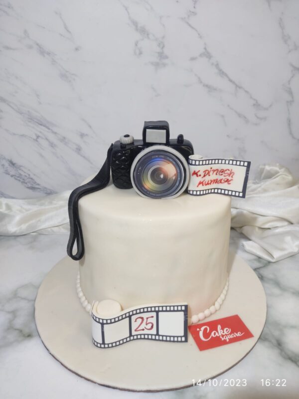 "A Amazing 1 Kg Camera birthday cake from Cake Square Chennai, perfect for photography enthusiasts."