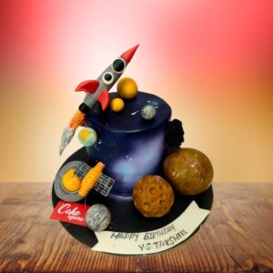 Magnificent Man on Moon 1 Kg Birthday Cake from Cake Square Chennai, perfect for space enthusiasts."