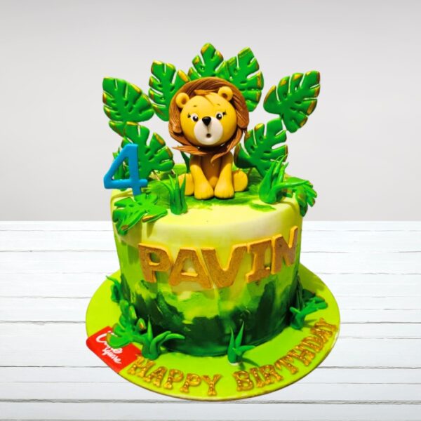 Amazing Lion Birthday cake 1 Kg shaped like a friendly lion, with mane-like frosting and playful facial features