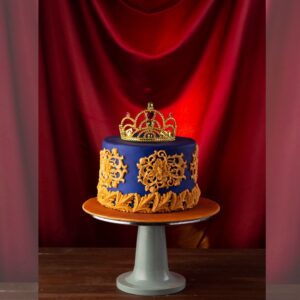 "Crown 1 Kg Birthday Cake with a classic crown design, ideal for a stylish and elegant birthday celebration."