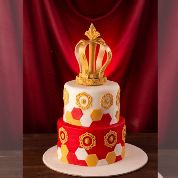 "Crown Theme Boys First Birthday Cake 4 Kg featuring a classic crown design, perfect for a charming and elegant first birthday celebration."