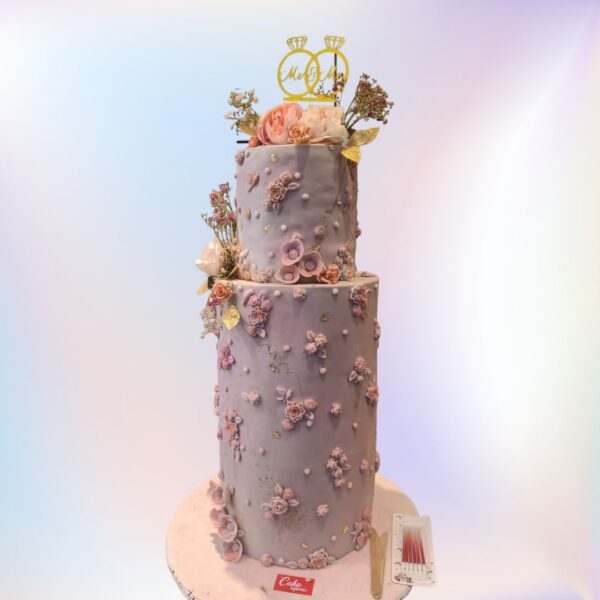 Elegant Customised 5 kg Wedding Cakes from Cake Square Chennai.