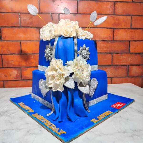 Square Wedding Cakes 6 Kg from Cake Square Chennai.