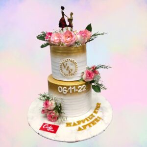 Elegant White Gold Theme Wedding 5 kg Cake featuring multiple tiers with pristine white fondant adorned with intricate gold leaf details and sophisticated designs, created by Cake Square Chennai.