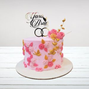 Elegant 1 kg birthday cakes for wife with feminine design